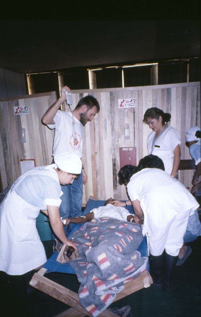 Dr. José Antonio Bastos, pictured working for MSF during a cholera epidemic in Cochabamba, Bolivia, in 1992. © MSF