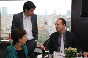 Murat Bas, senior vice-president of Marketing and Sales at Turkish airlines, talks with Argentine journalists at a meeting in Istanbul last week.